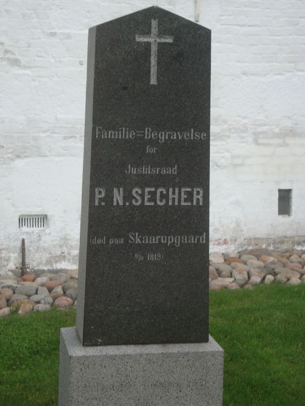 P. N. Secher's familiegravsted.JPG